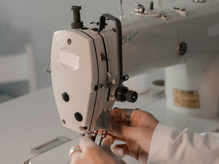 Präzise Naht an der Industrienähmaschine